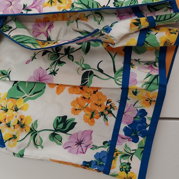 Ann Taylor Multicolored Floral Tie Waist Shorts with Blue Piping Size 2 NWT - Picture 5 of 16